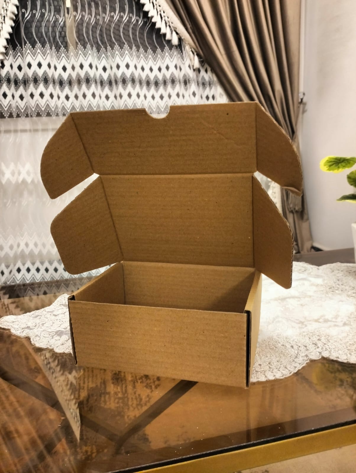 بوكس شحن عطور فاخر - نظام تقفيل ذاتي (Self-Locking) - حماية وتصميم عصري - الصورة 4