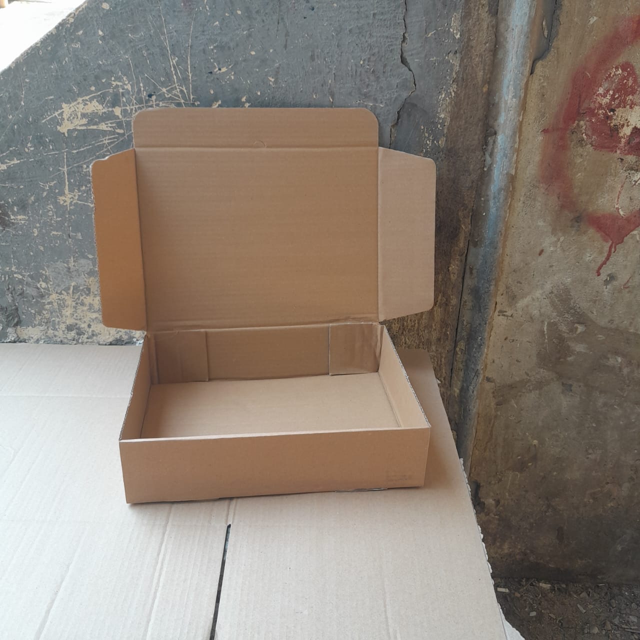 بوكس شحن ملابس فاخر - كرتون مضلع عالي الجودة - حماية وتصميم عصري - الصورة 6