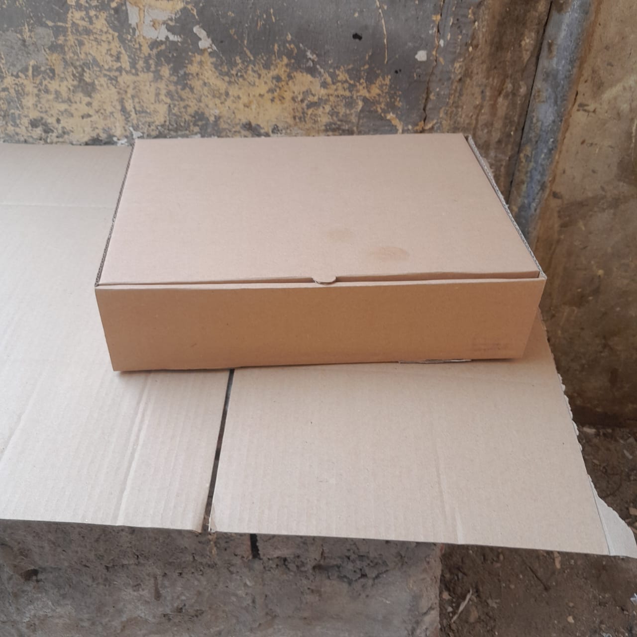 بوكس شحن ملابس فاخر - كرتون مضلع عالي الجودة - حماية وتصميم عصري - الصورة 7